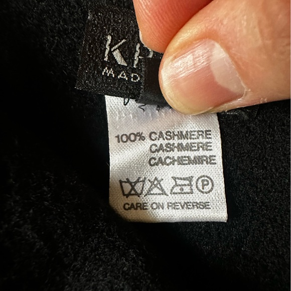 Vintage Krizia black cashmere mini skirt with multi button detail - Picture 2 of 8